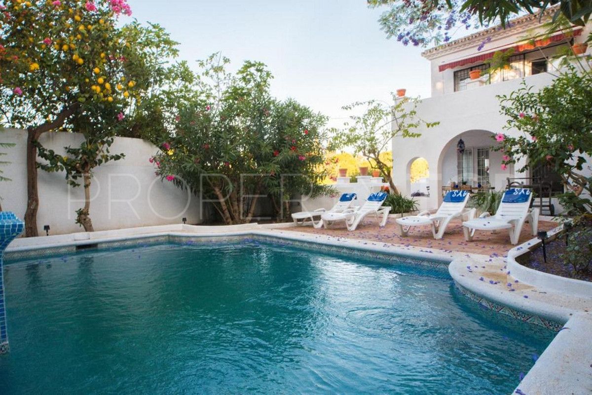 Villa a la venta con 4 dormitorios en Nagüeles