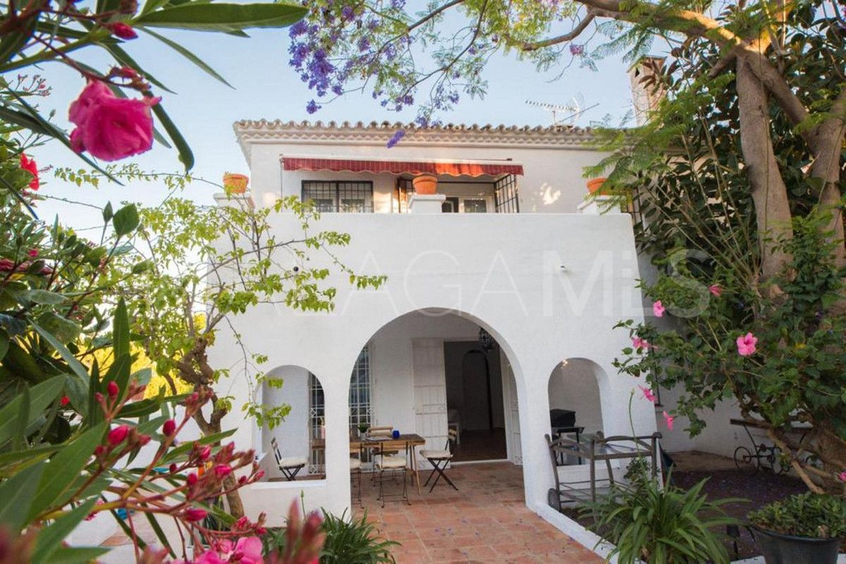 Villa for sale in Nagüeles with 4 bedrooms