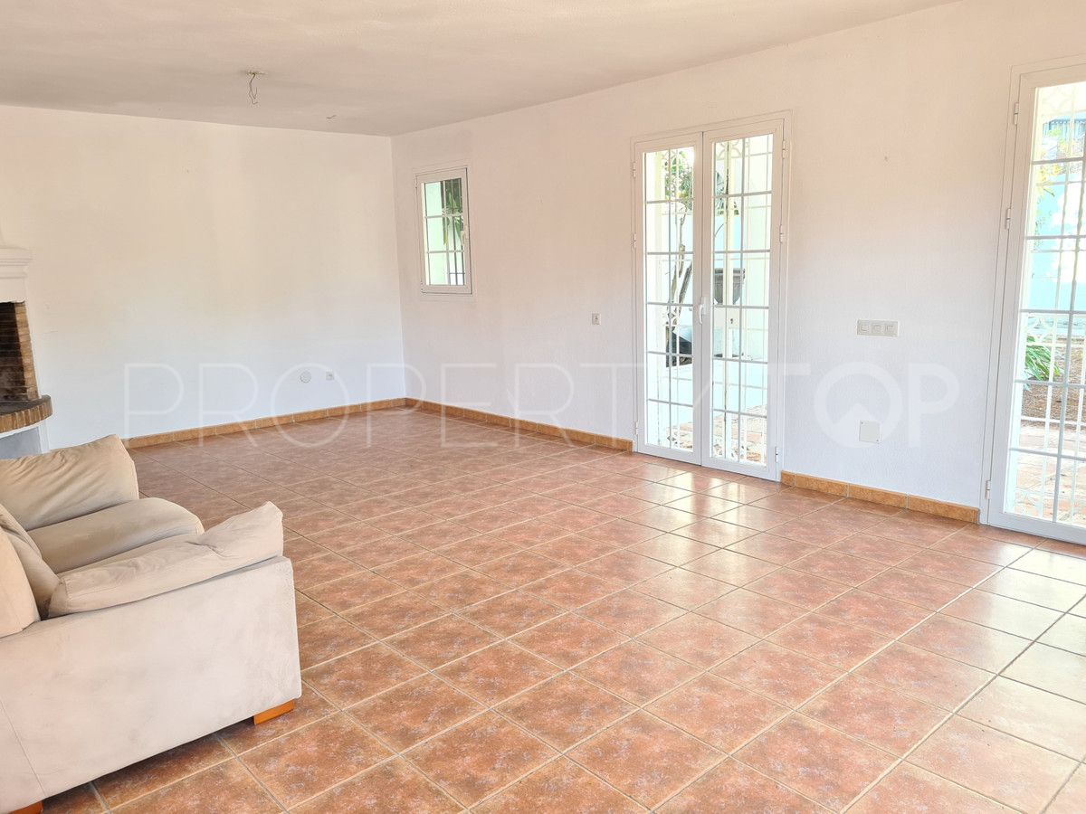 Villa a la venta con 4 dormitorios en Nagüeles