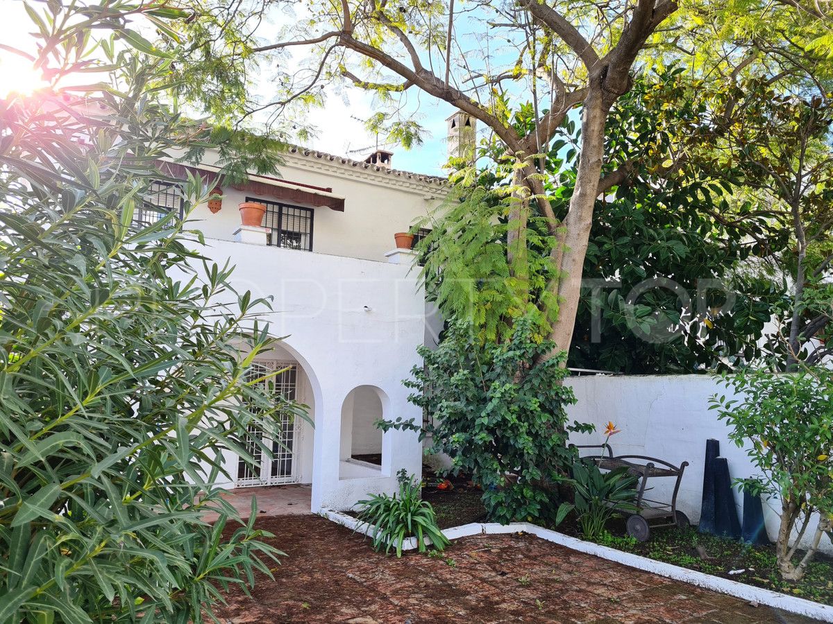 Villa a la venta con 4 dormitorios en Nagüeles