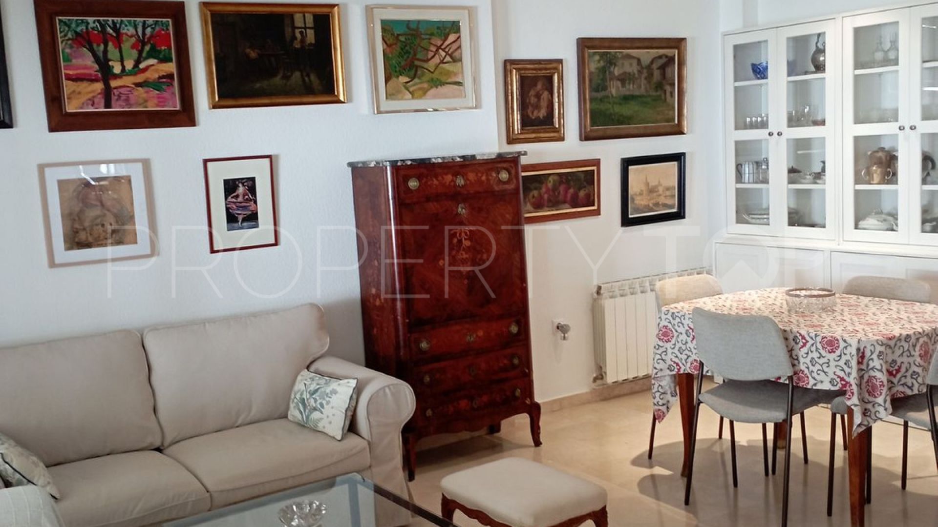 Villa de 4 dormitorios en venta en Nueva Andalucia