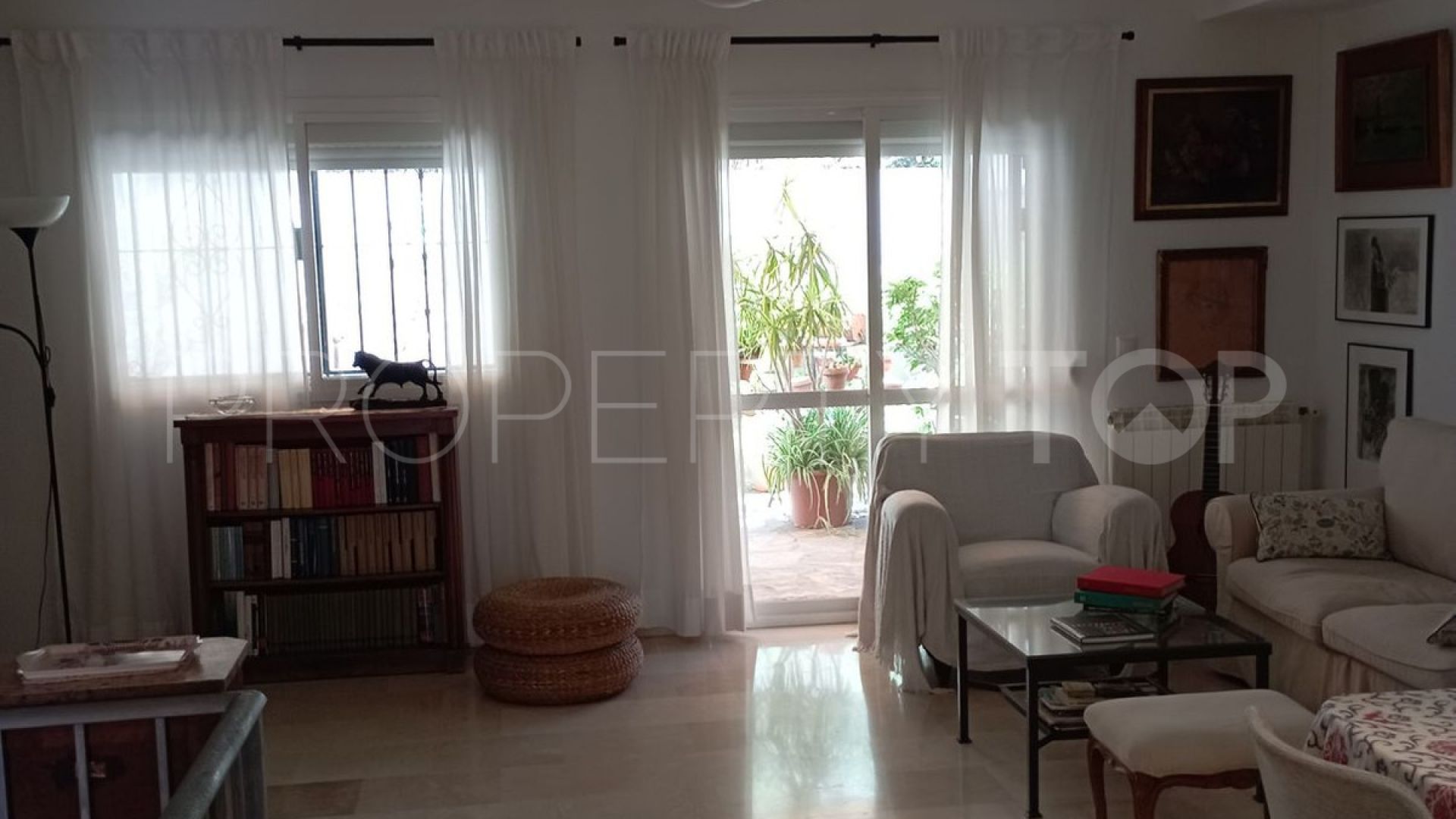 Buy 4 bedrooms villa in Nueva Andalucia