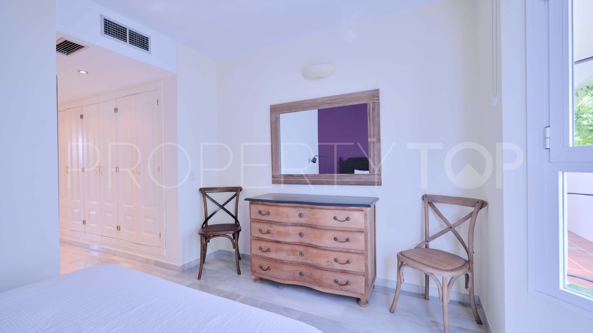 Comprar apartamento planta baja en Los Naranjos de Marbella con 3 dormitorios