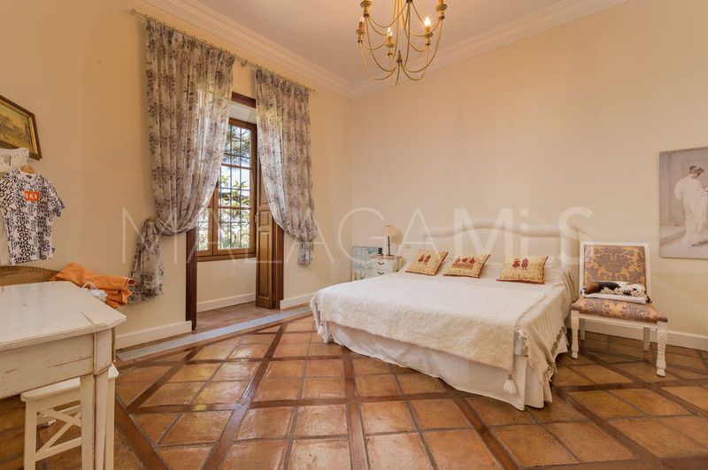 Villa for sale in Benahavis