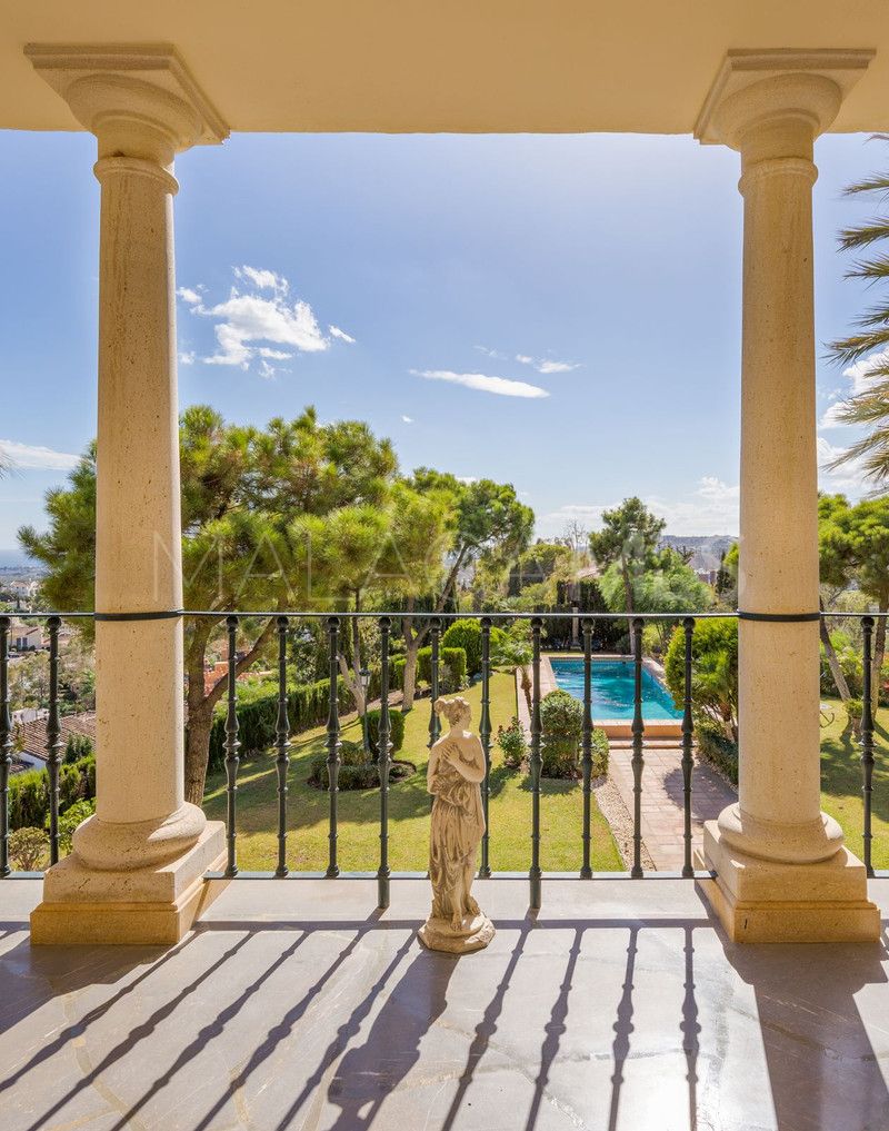 Villa for sale in Benahavis
