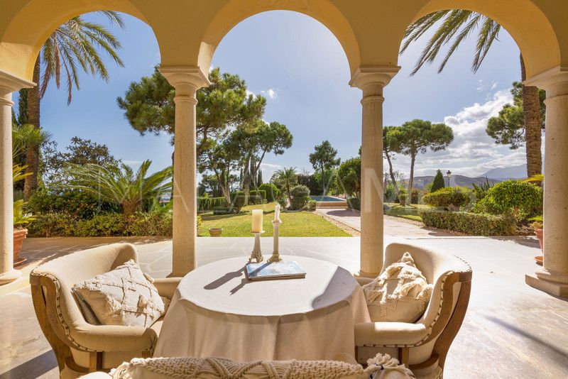 Villa for sale in Benahavis