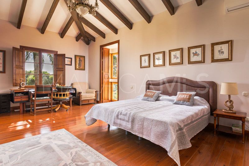 Villa for sale in Benahavis