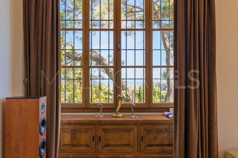 Villa for sale in Benahavis