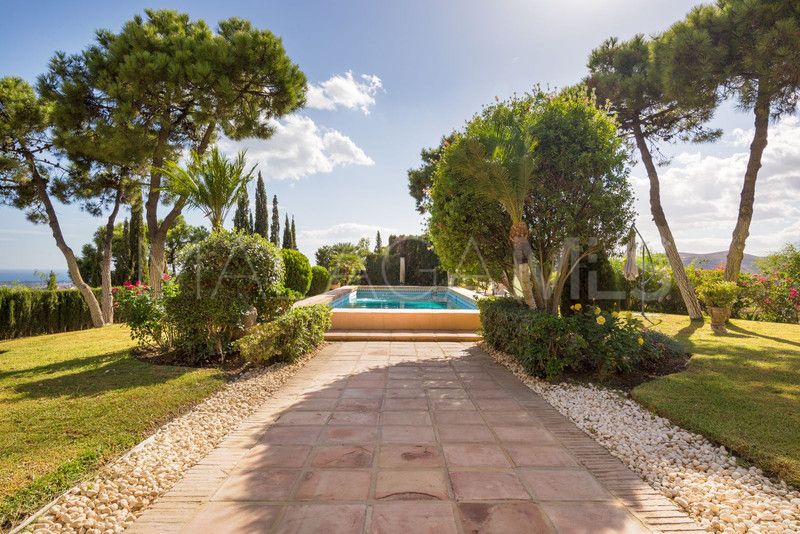 Villa for sale in Benahavis