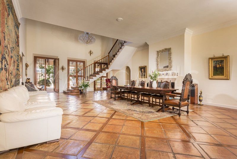 Villa for sale in Benahavis