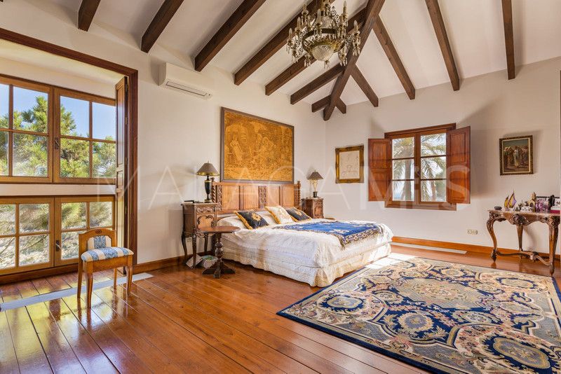 Villa for sale in Benahavis