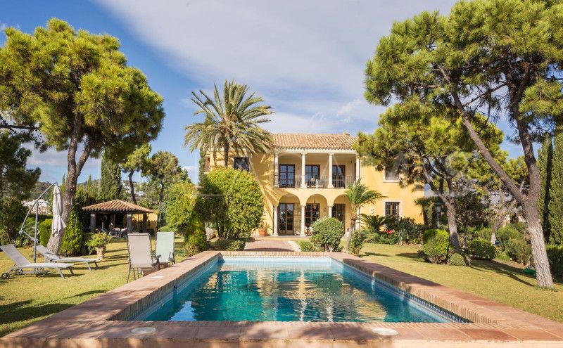 Villa for sale in Benahavis