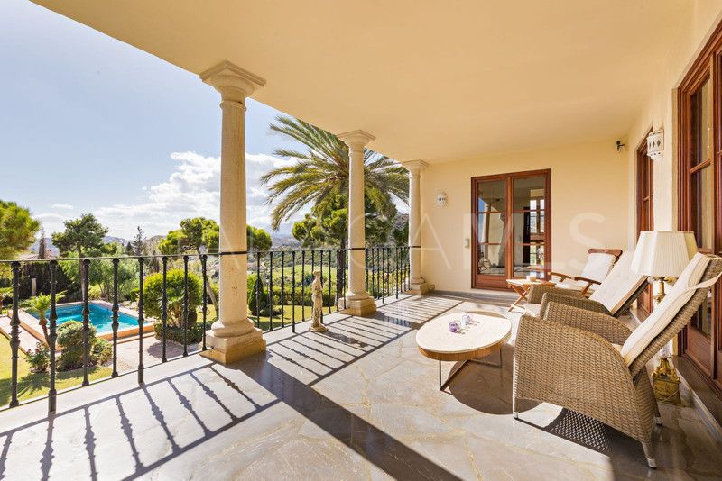 Villa for sale in Benahavis