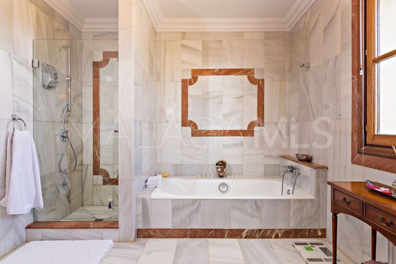 Villa for sale in Benahavis