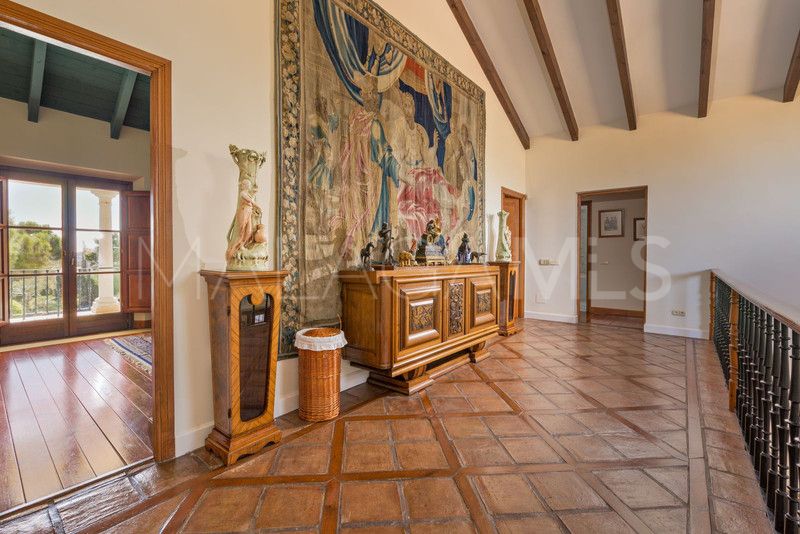 Villa for sale in Benahavis