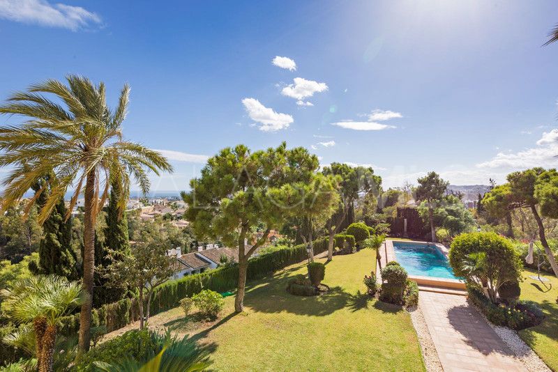 Villa for sale in Benahavis