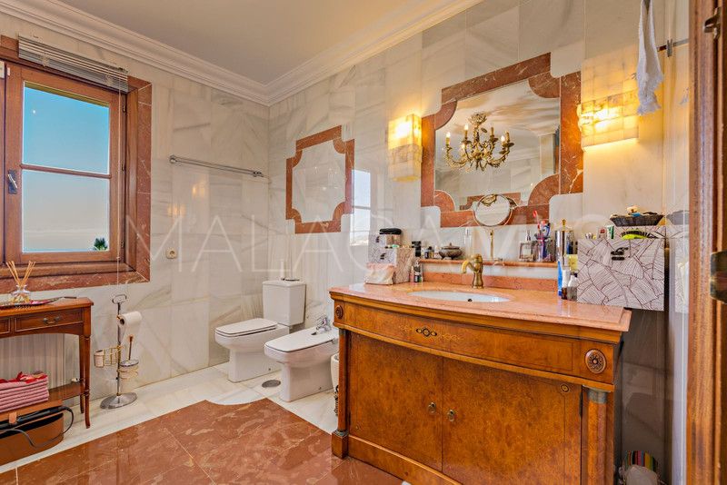 Villa for sale in Benahavis