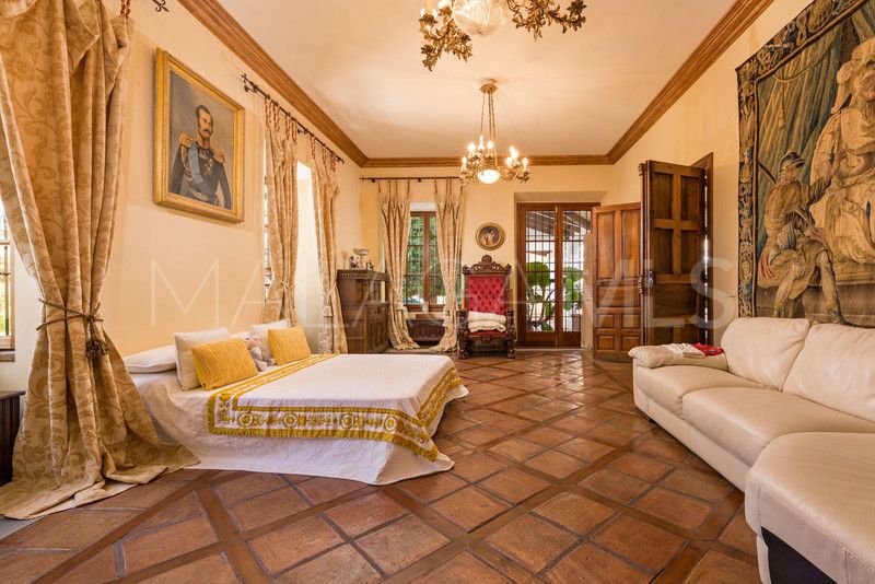 Villa for sale in Benahavis