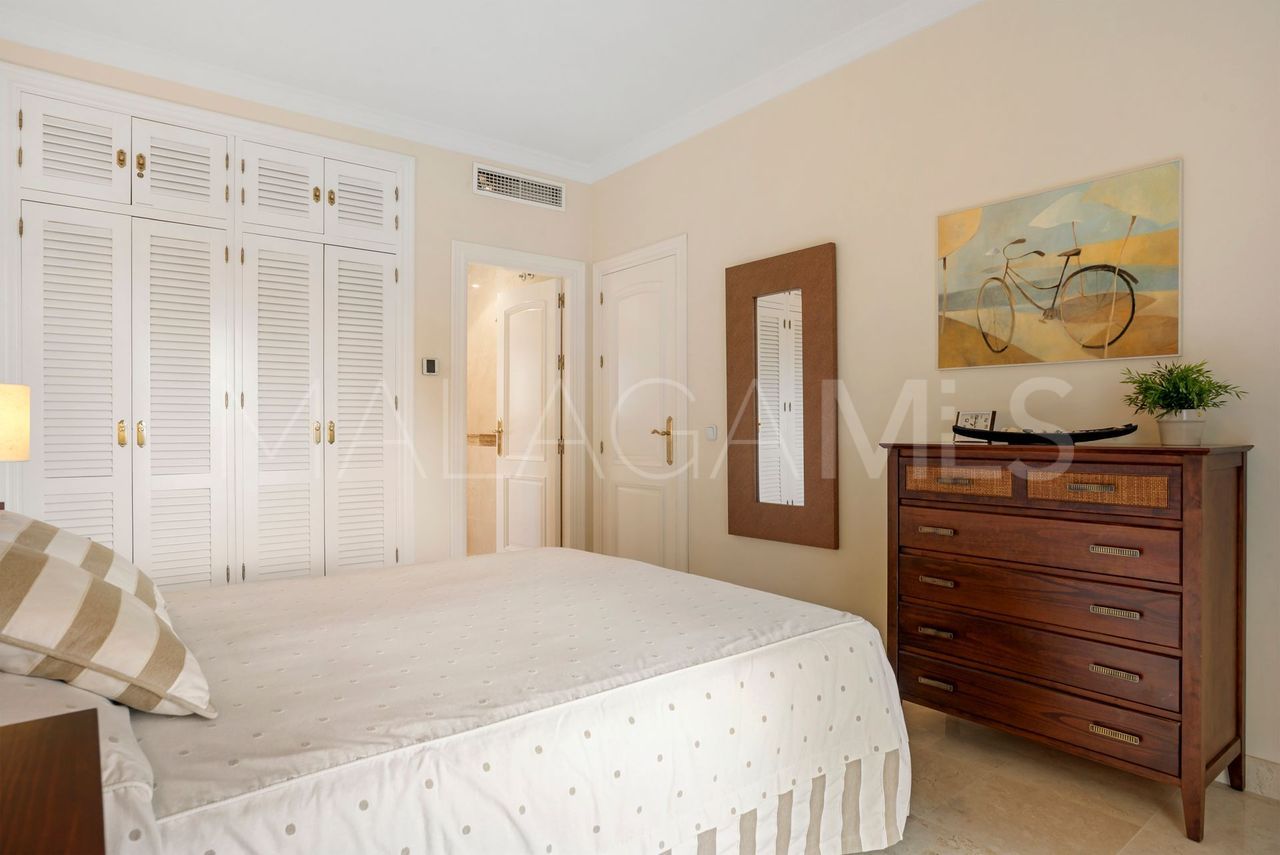 Villa for sale in Elviria