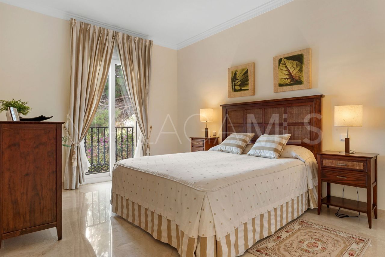 Villa for sale in Elviria