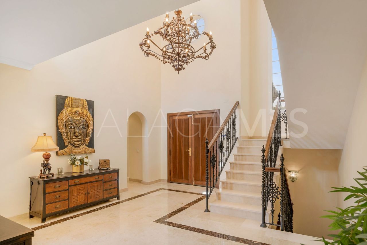 Villa for sale in Elviria