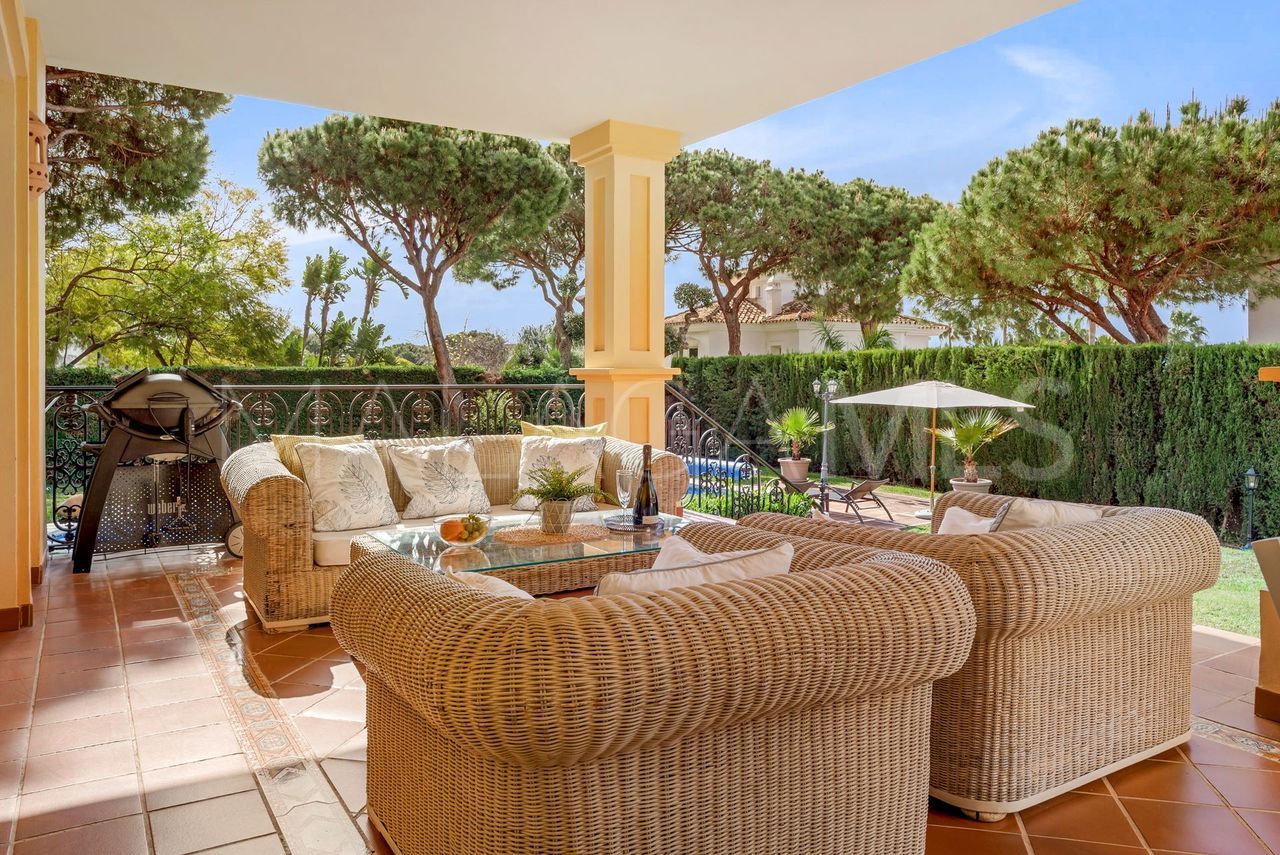 Villa for sale in Elviria