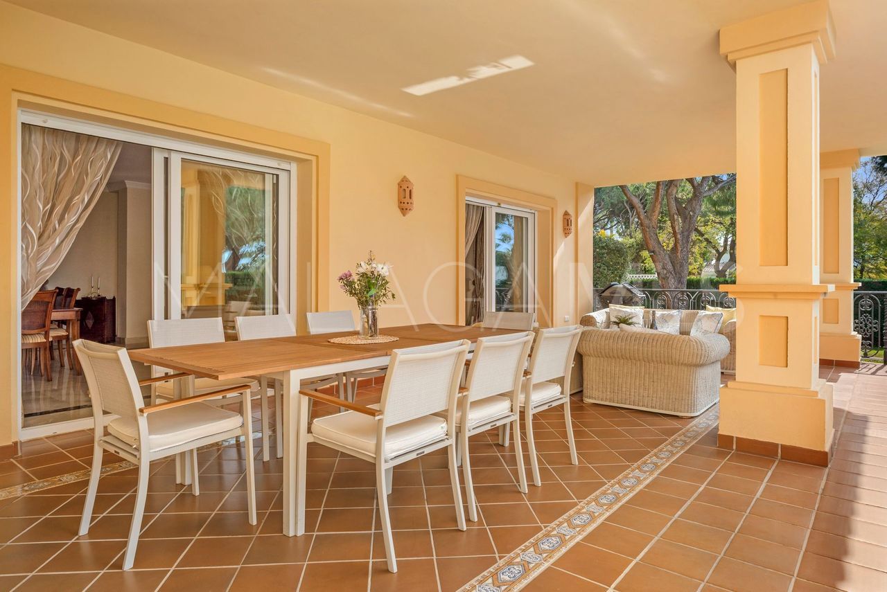 Villa for sale in Elviria