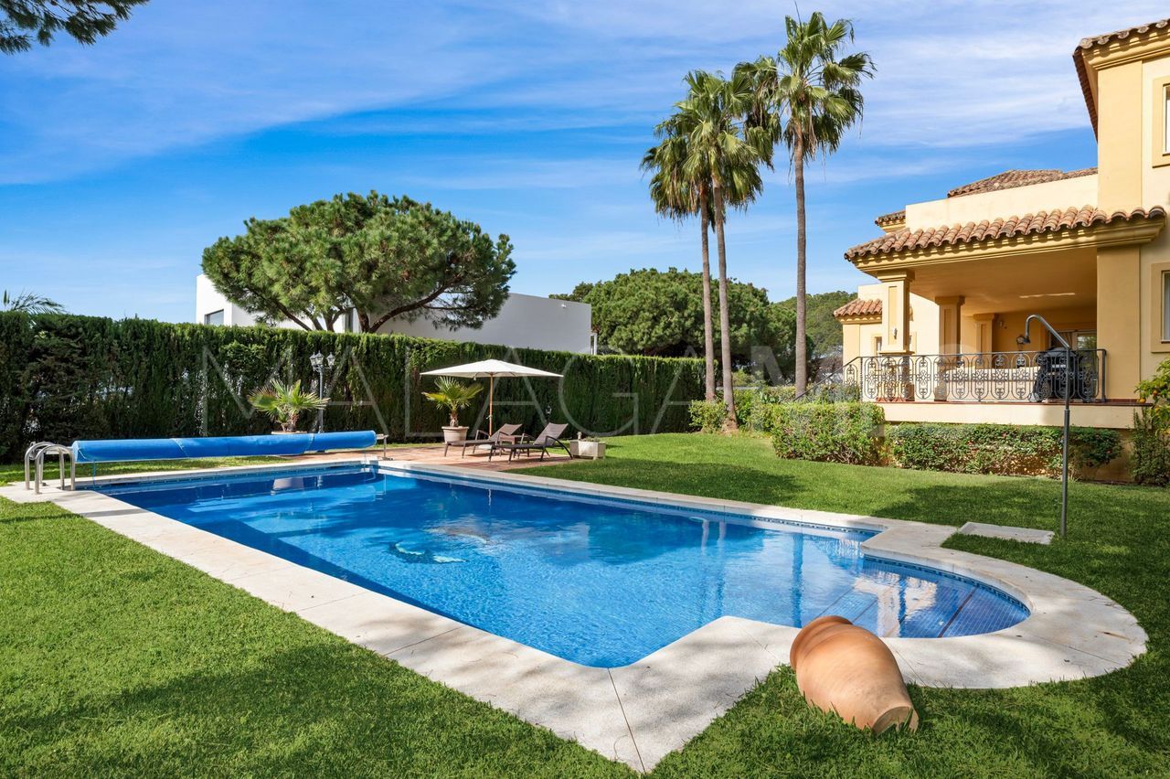 Villa for sale in Elviria