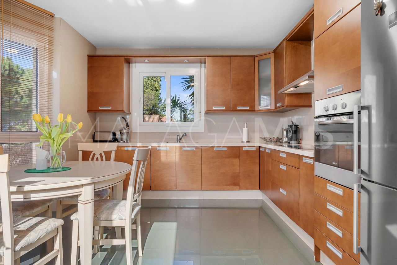 Villa for sale in Elviria