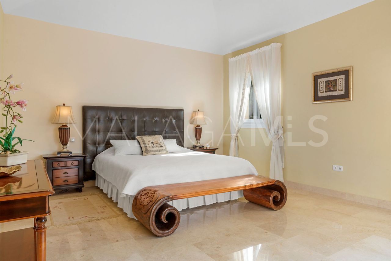 Villa for sale in Elviria