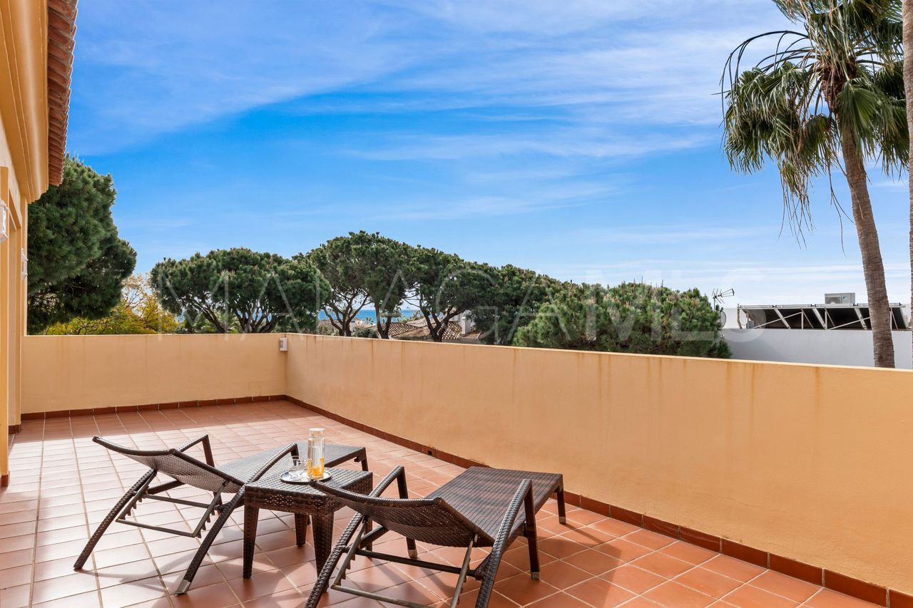 Villa for sale in Elviria