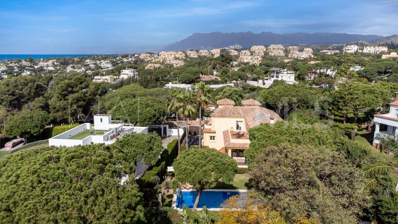 Villa for sale in Elviria