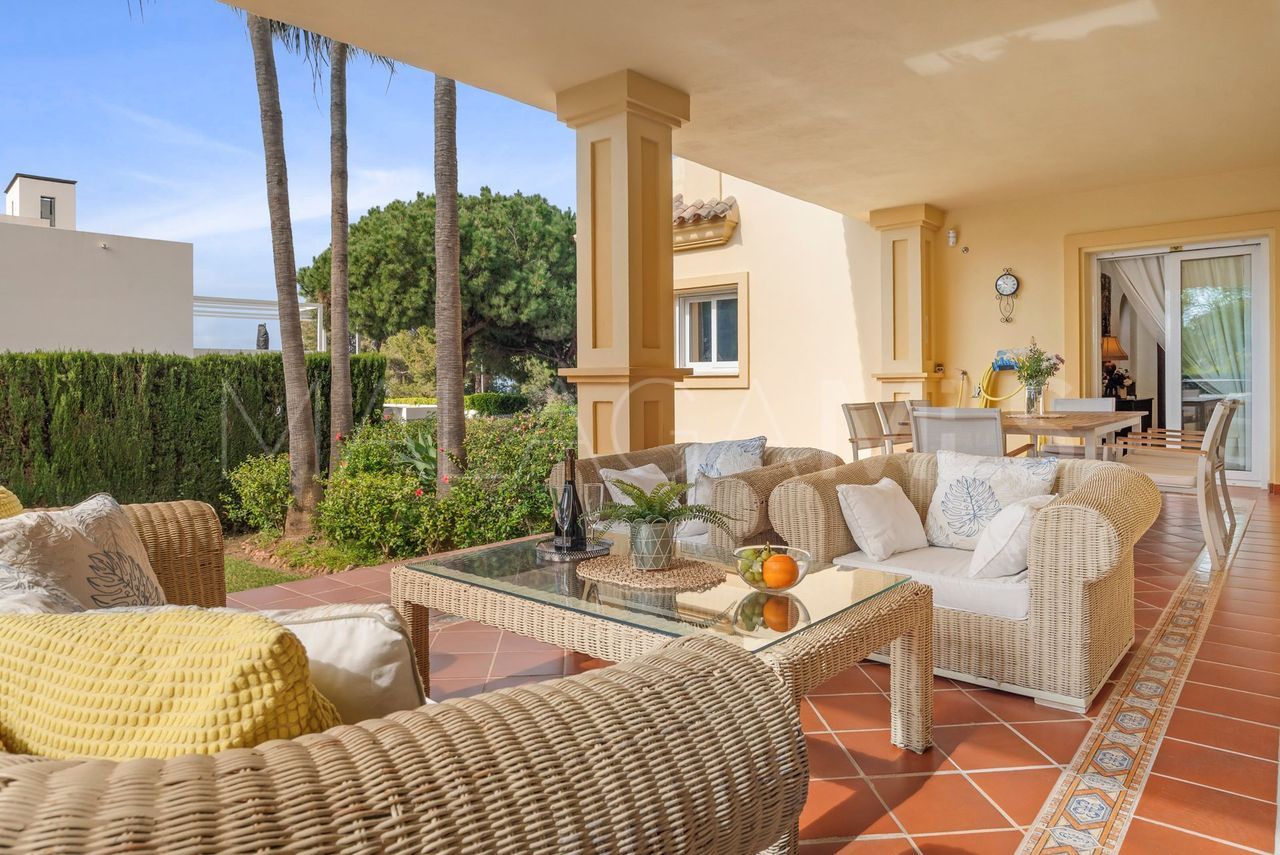 Villa for sale in Elviria