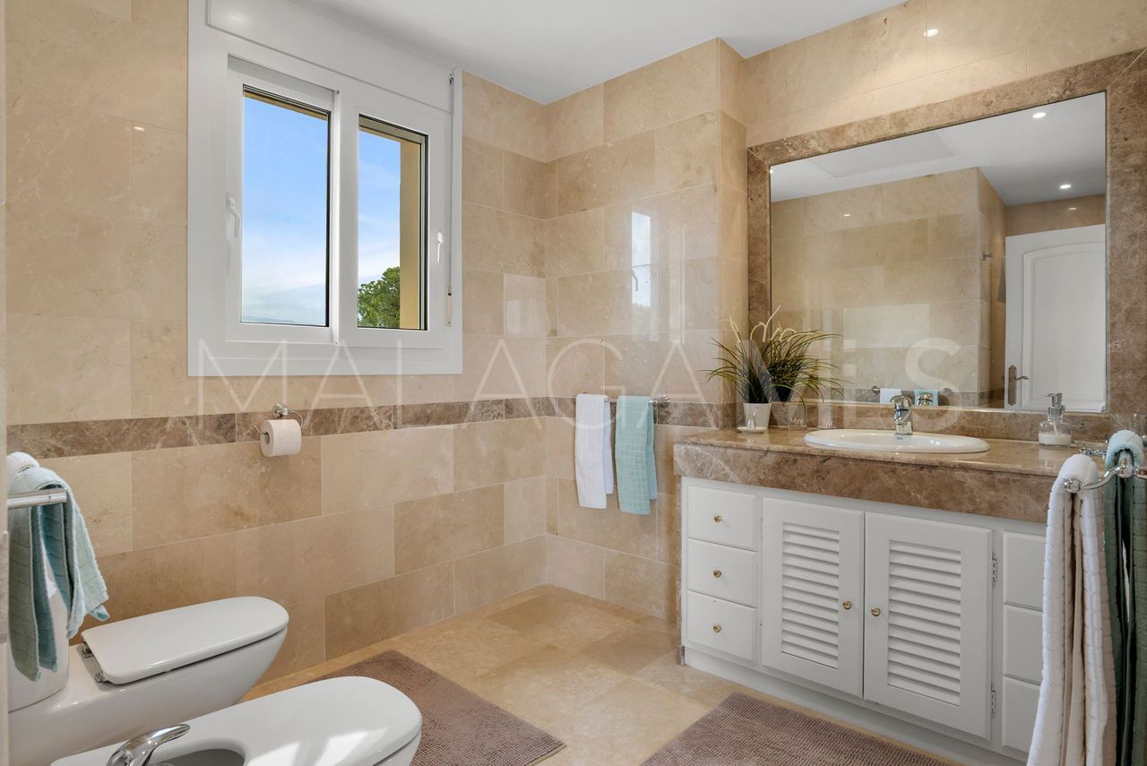 Villa for sale in Elviria
