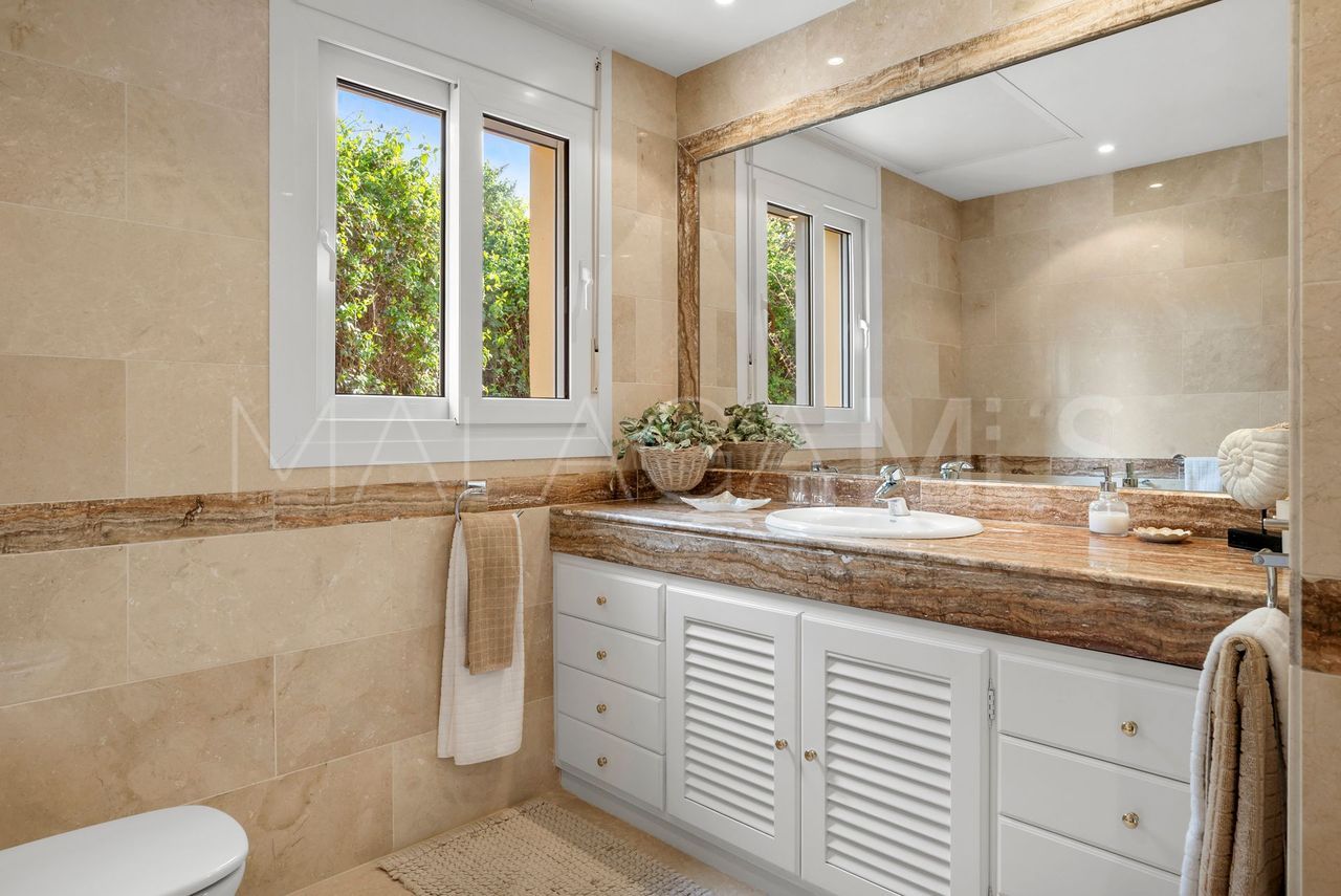Villa for sale in Elviria