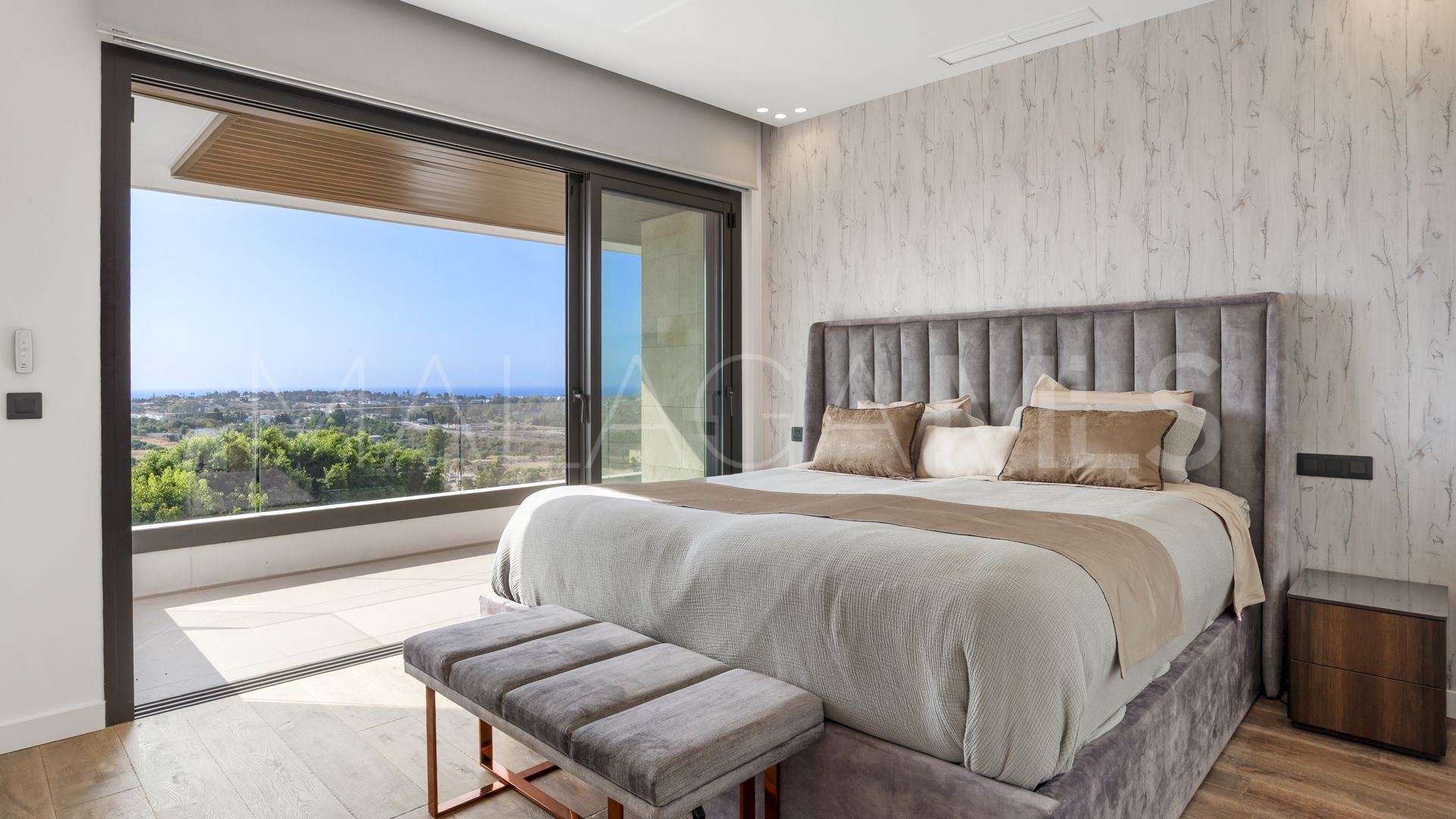 Villa for sale in Benahavis