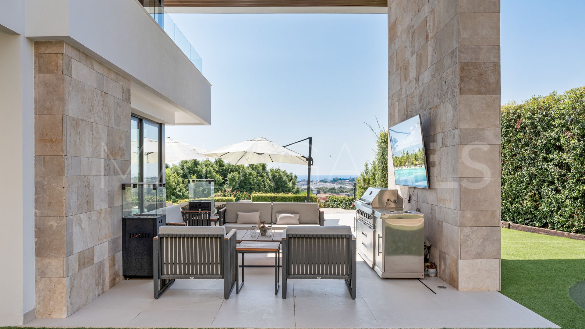 Villa for sale in Benahavis