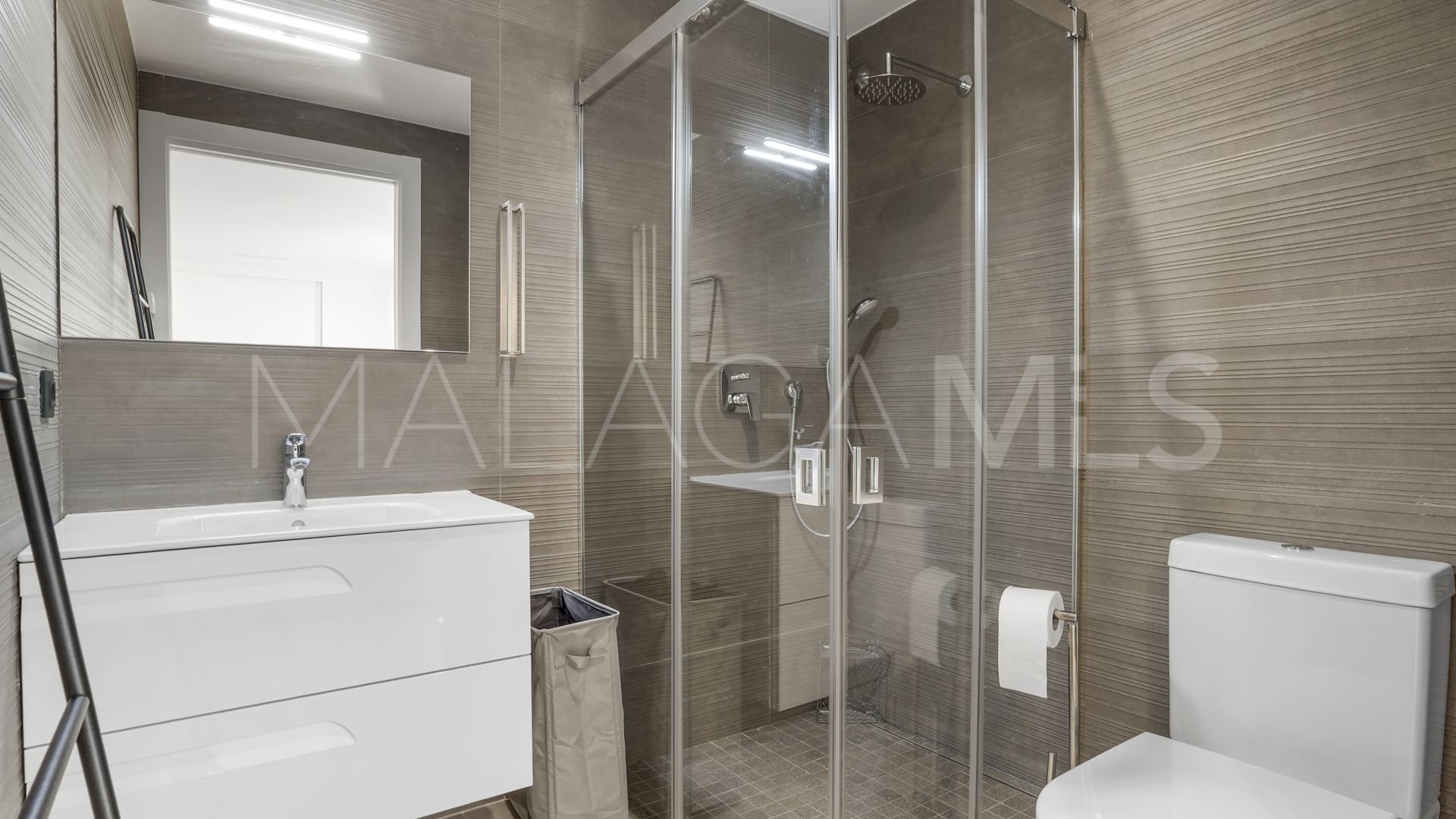 Villa for sale in Benahavis