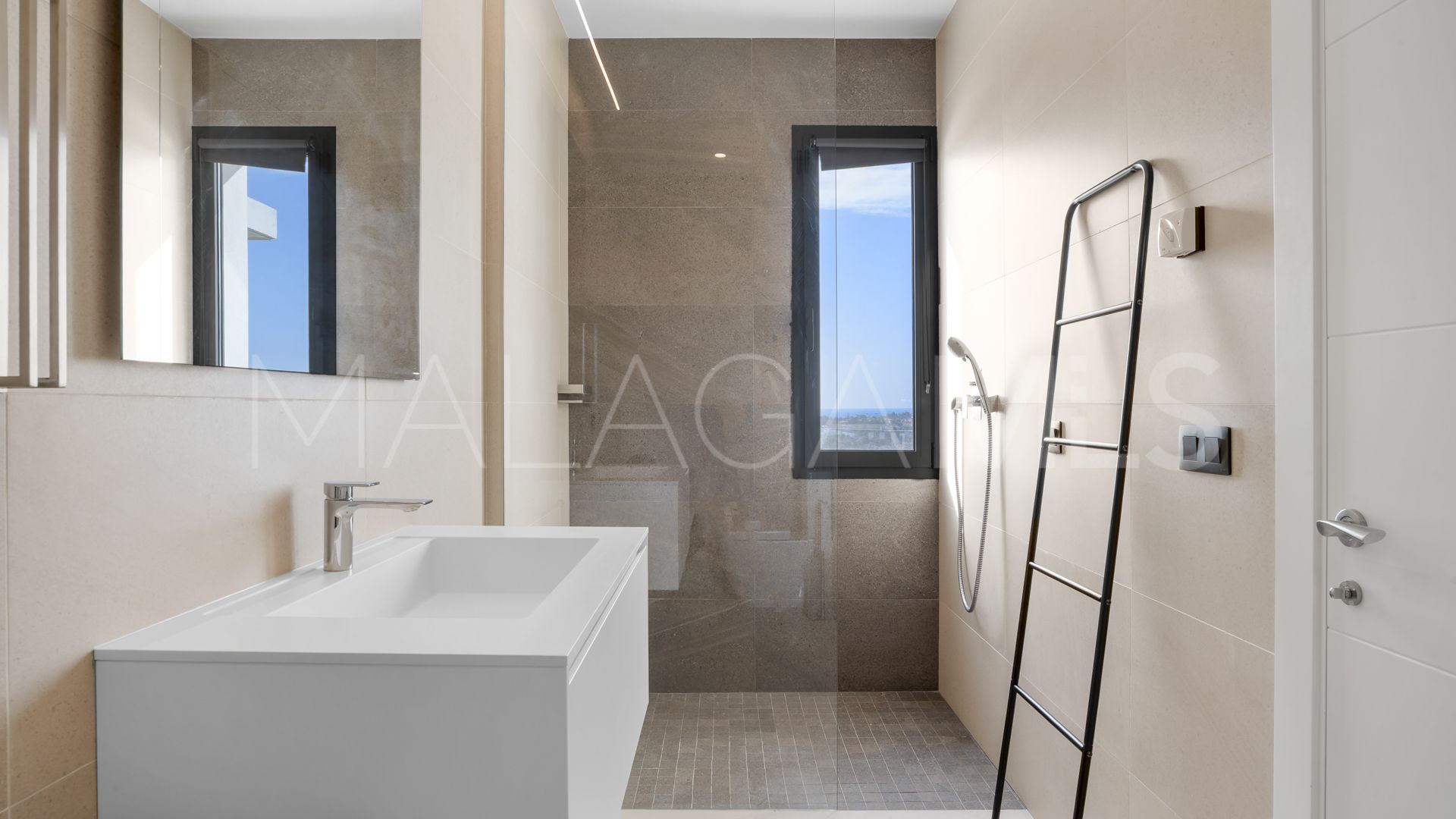 Villa for sale in Benahavis
