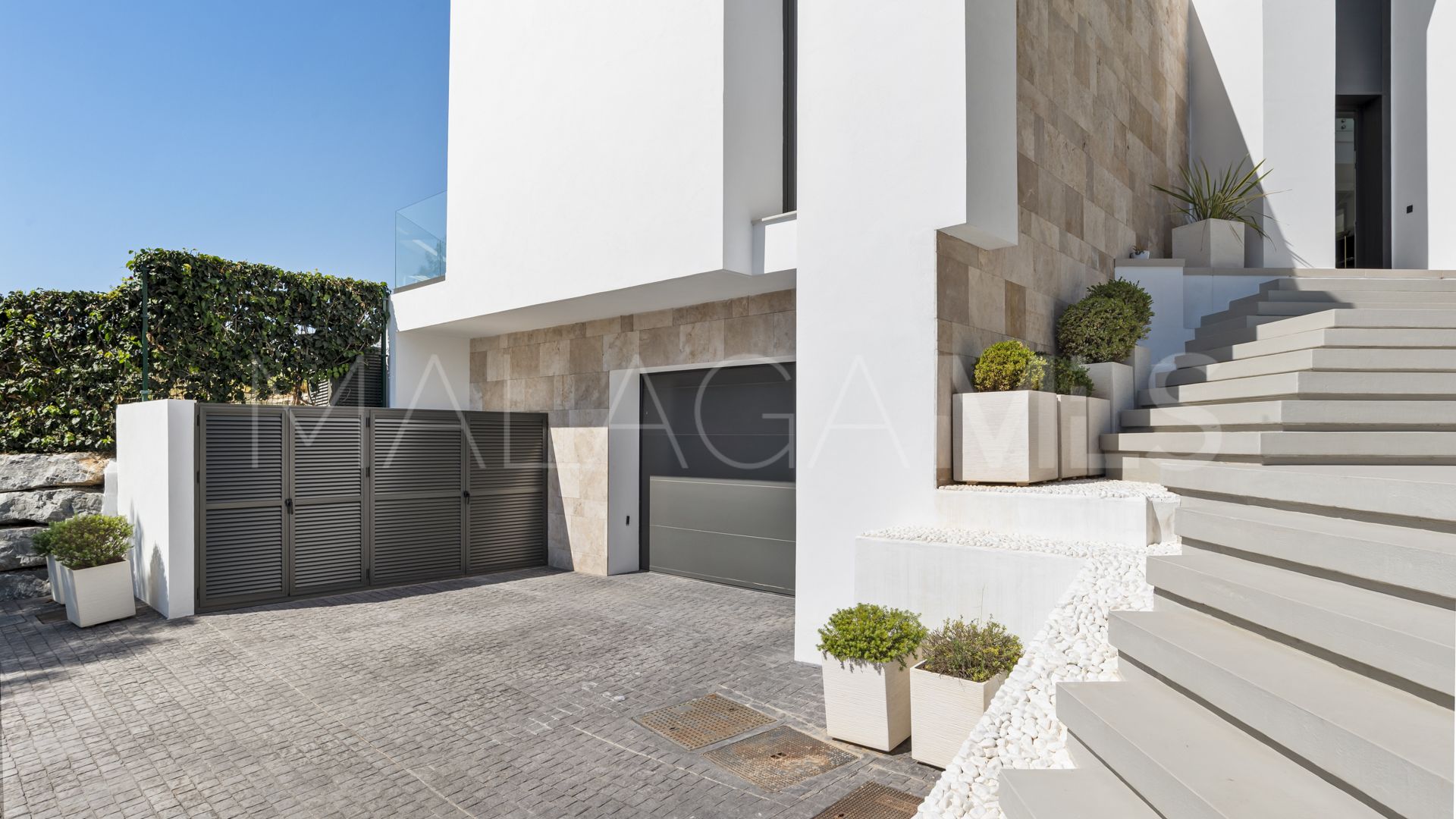 Villa for sale in Benahavis