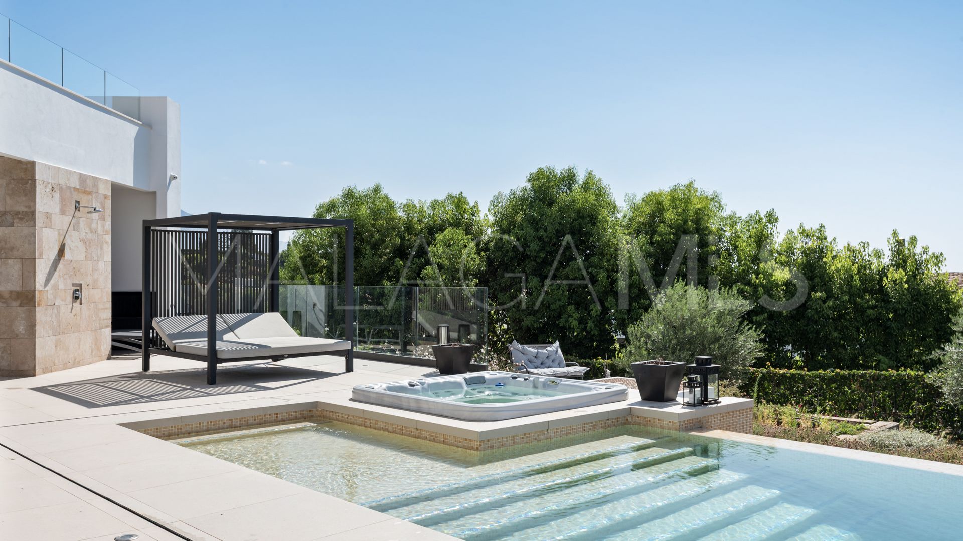 Villa for sale in Benahavis