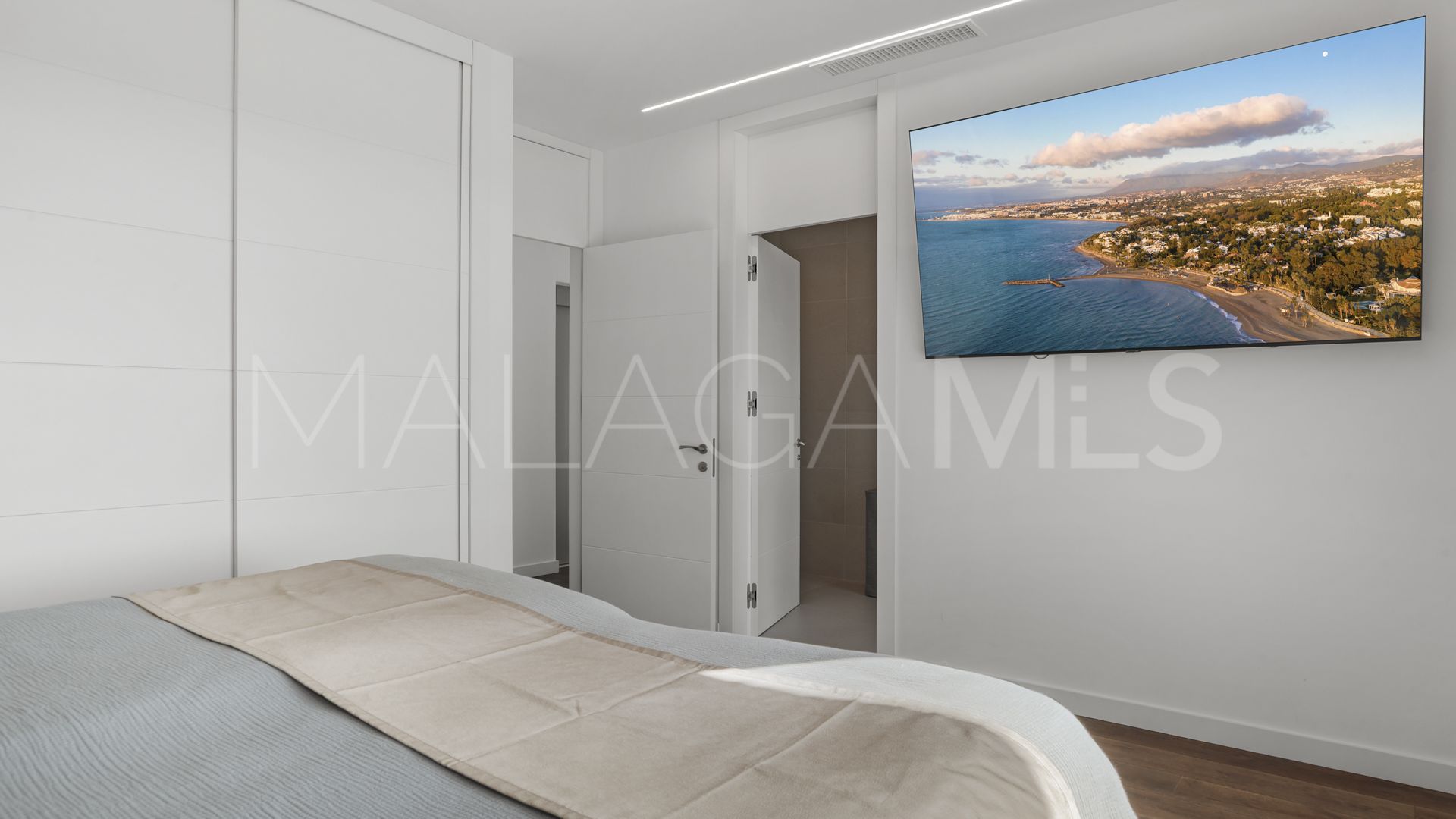 Villa for sale in Benahavis