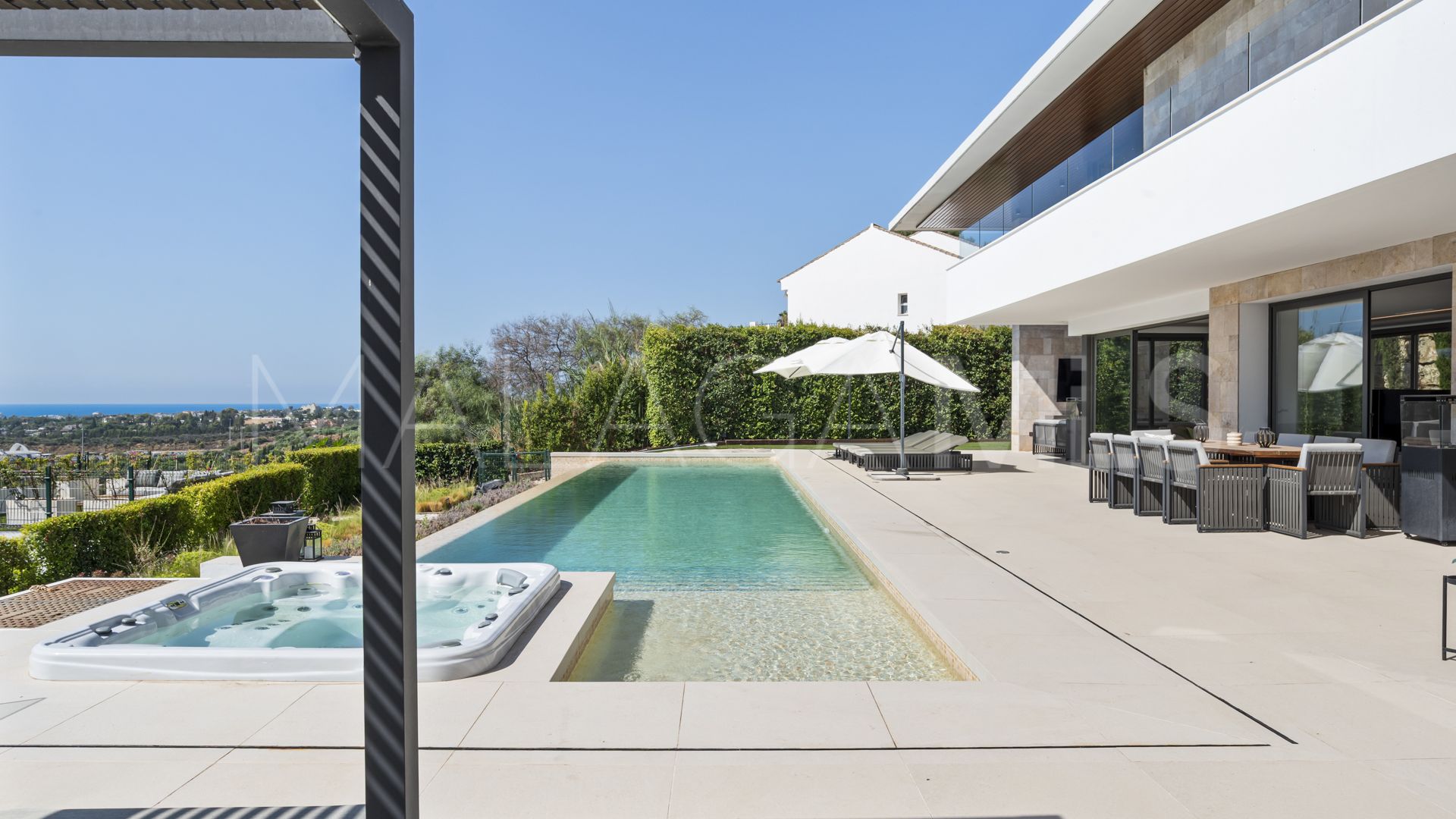 Villa for sale in Benahavis