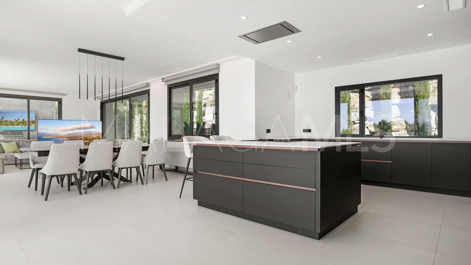 Villa for sale in Benahavis