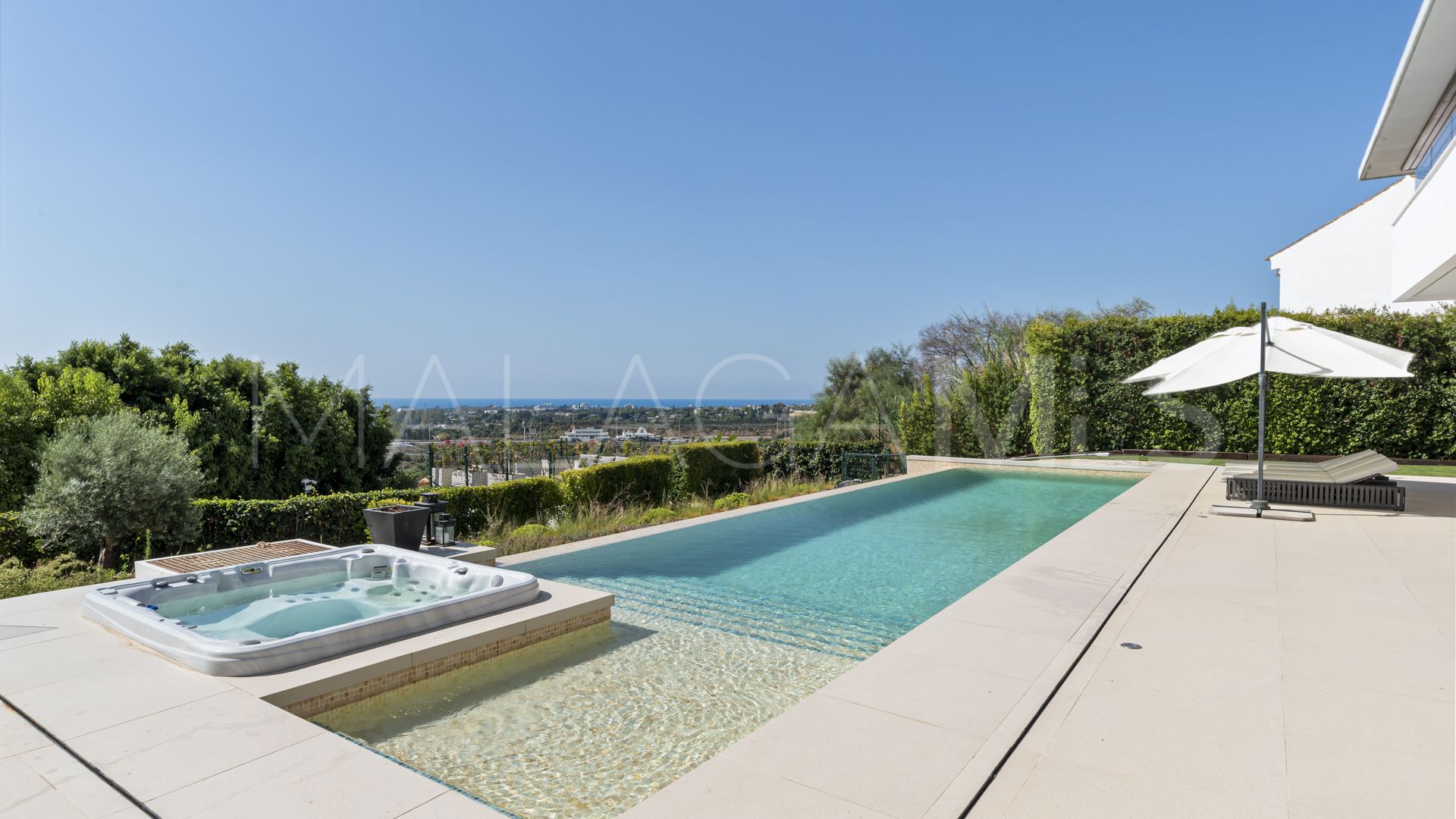 Villa for sale in Benahavis