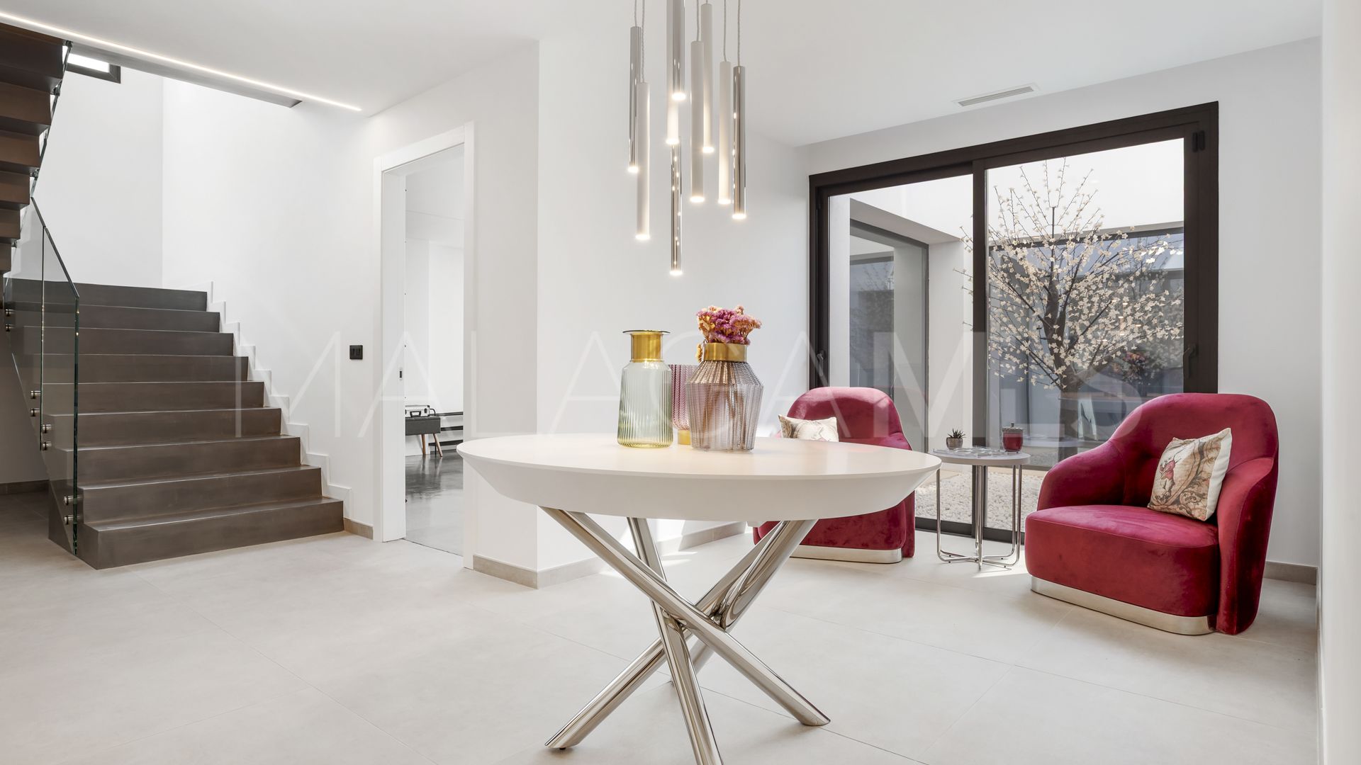 Villa for sale in Benahavis