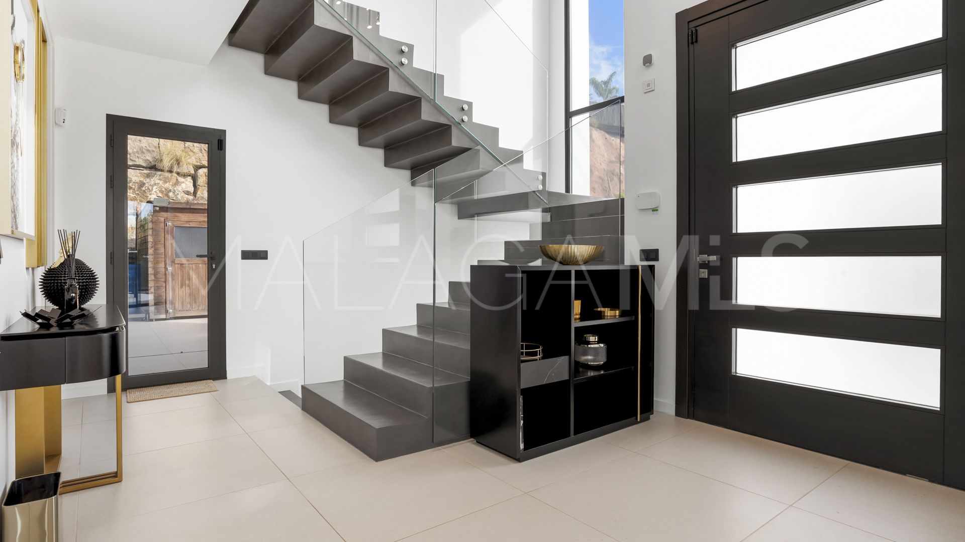 Villa for sale in Benahavis