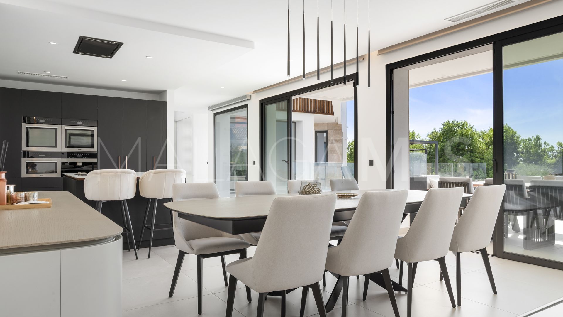 Villa for sale in Benahavis