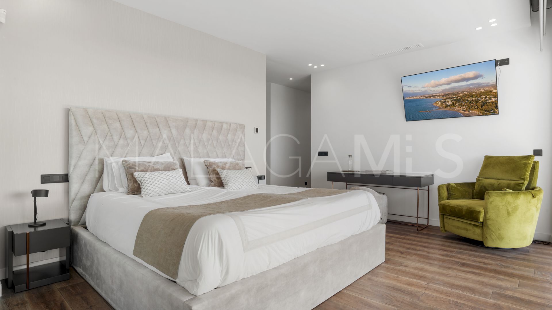 Villa for sale in Benahavis