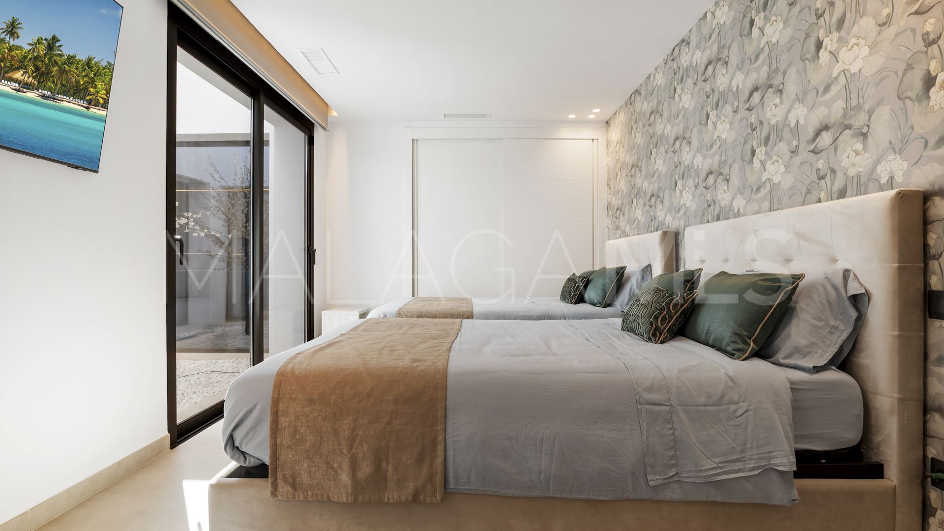 Villa for sale in Benahavis